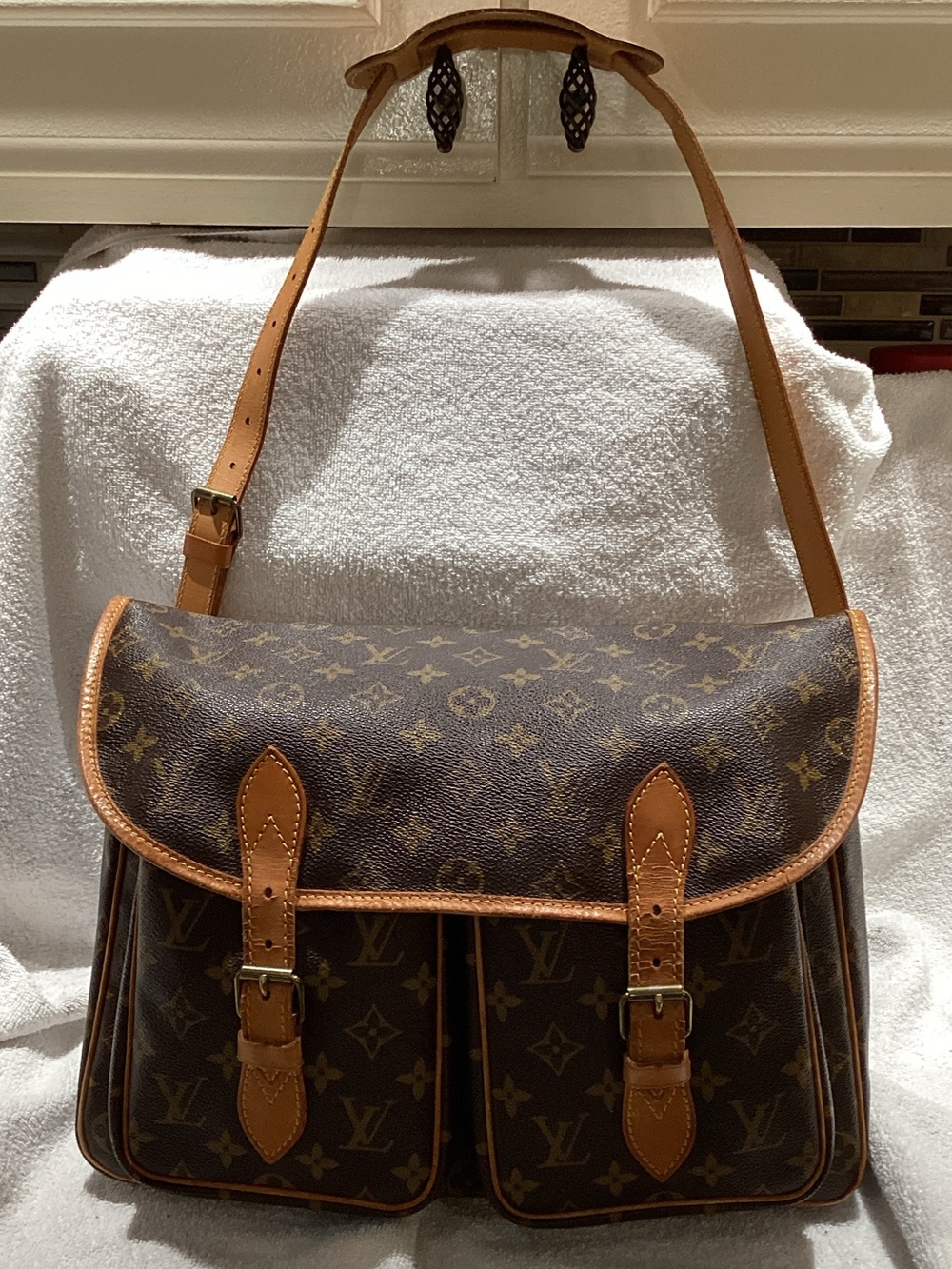 Women Louis Vuitton Brown Monogram Messenger Bag with Tan Trim